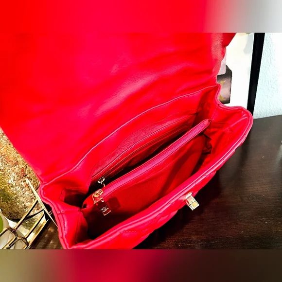 Badgley Mischka Red Quilted Chain Shoulder Bag.